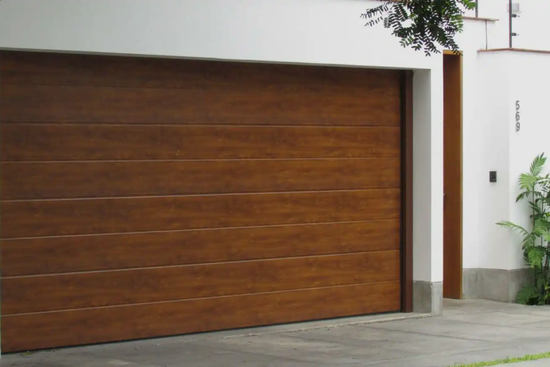 Puerta Seccional Moderna